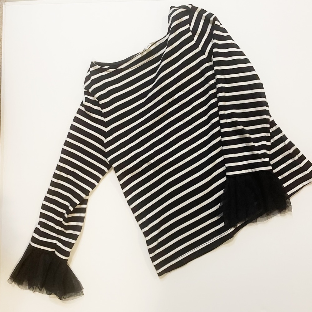 Frilly 3/4 length sleeves top
